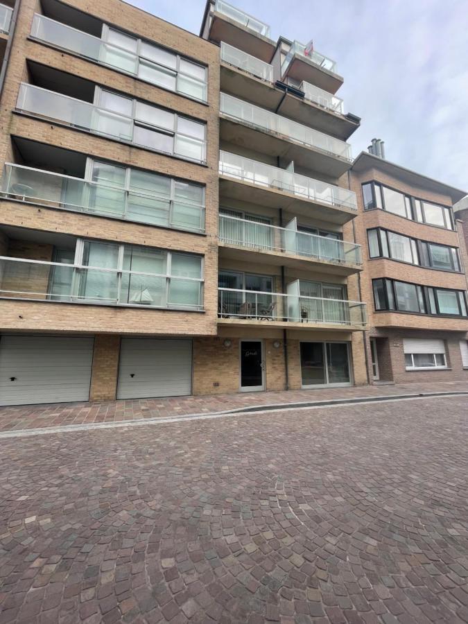 Appartement Penthousestudio Gaudi Met Zonneterras En Zicht Op Zee à Nieuport Extérieur photo
