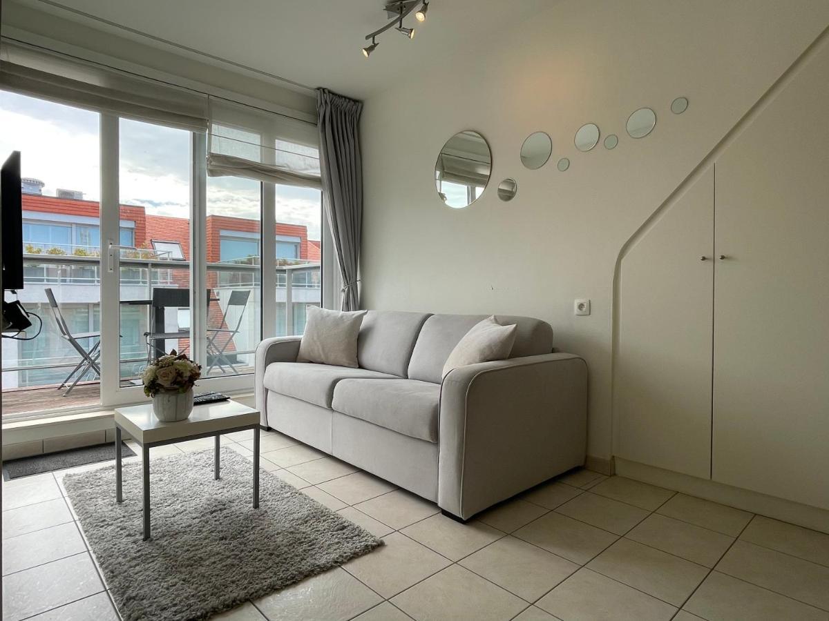 Appartement Penthousestudio Gaudi Met Zonneterras En Zicht Op Zee à Nieuport Extérieur photo
