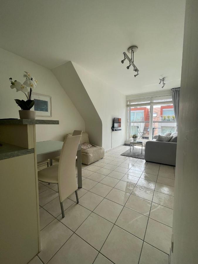 Appartement Penthousestudio Gaudi Met Zonneterras En Zicht Op Zee à Nieuport Extérieur photo